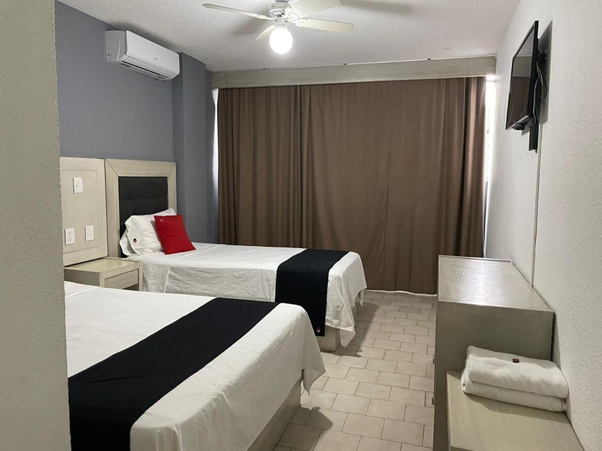 Oyo Hotel Italia Aguascalientes Bagian luar foto