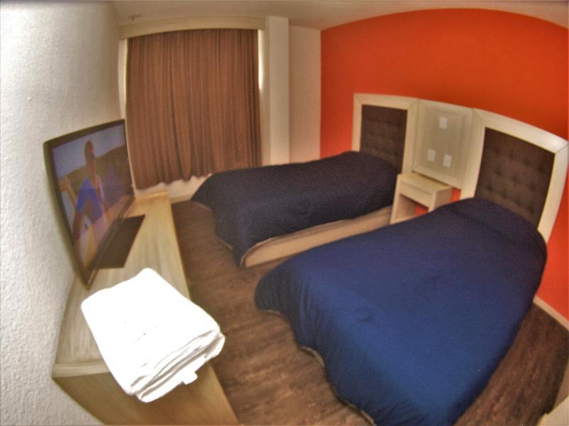 Oyo Hotel Italia Aguascalientes Bagian luar foto