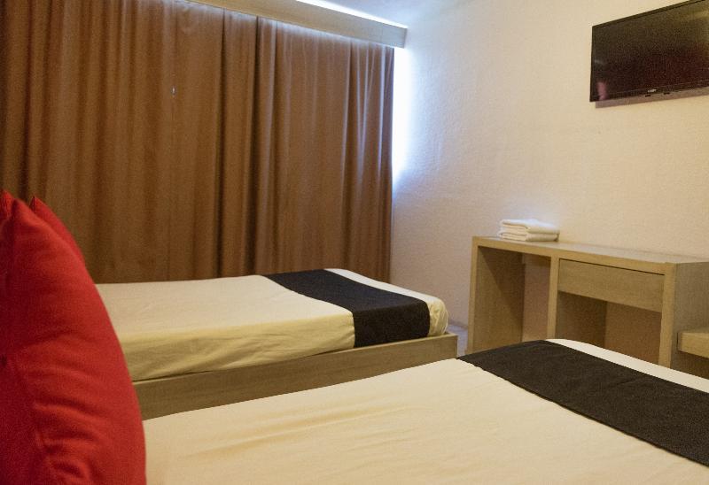 Oyo Hotel Italia Aguascalientes Bagian luar foto